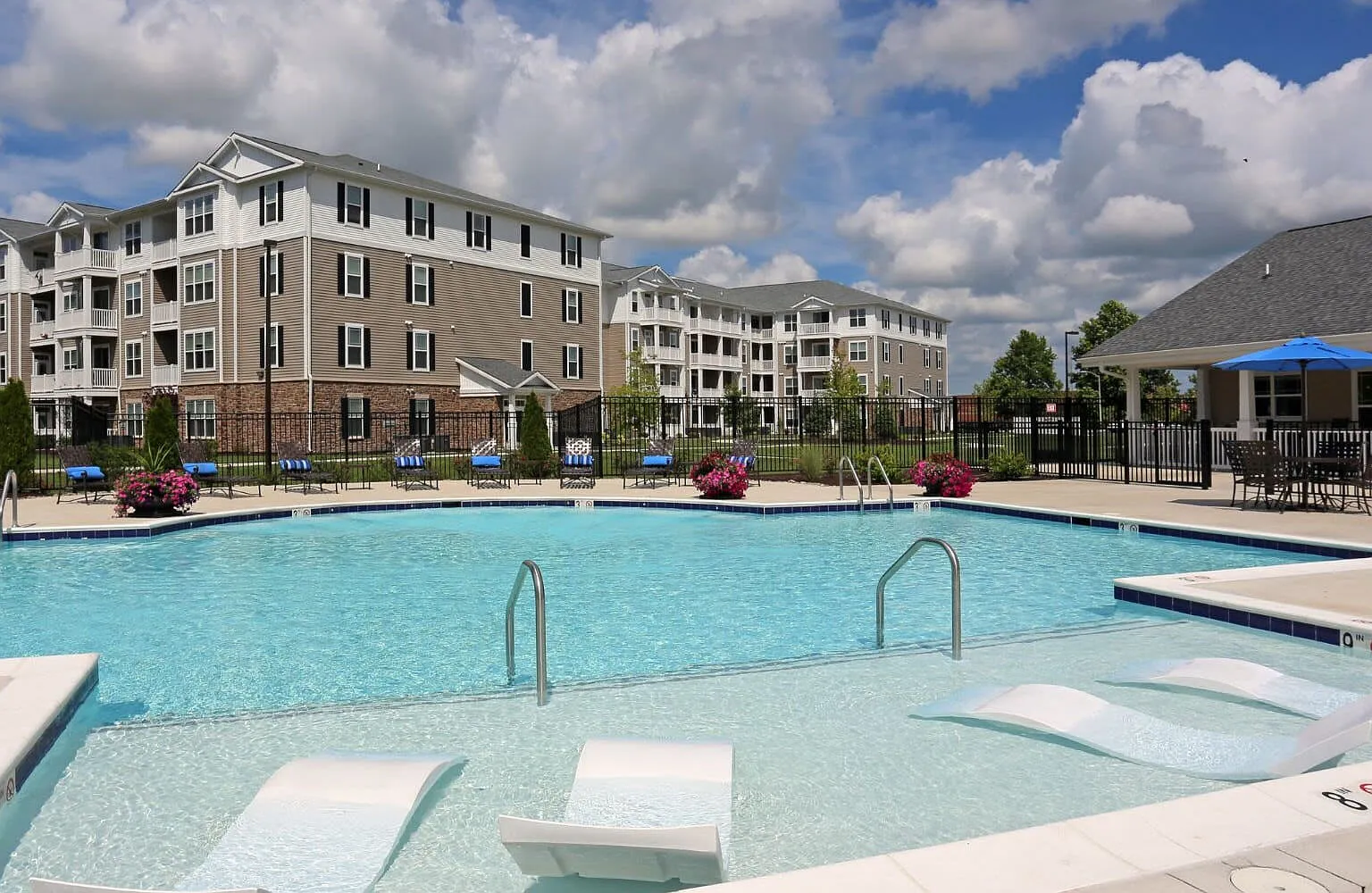 Addison Court — Photo 3