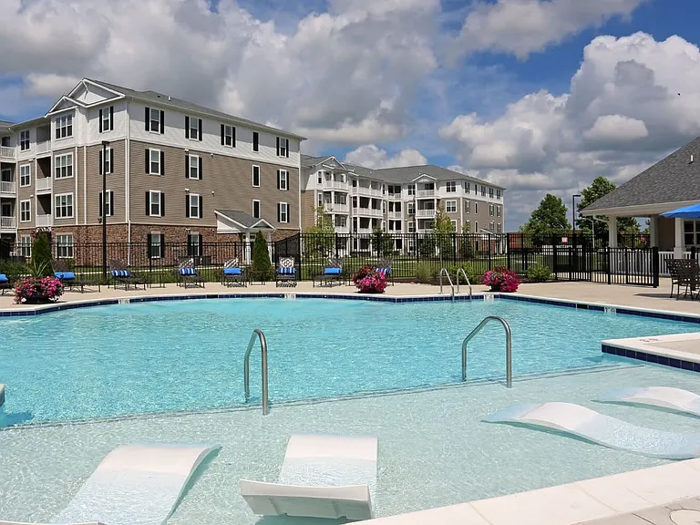 Addison Court — Photo 3