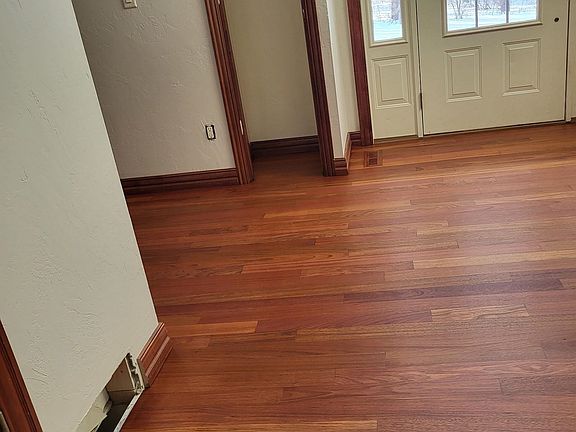 3rd image of E1400 Stratton Lake Rd