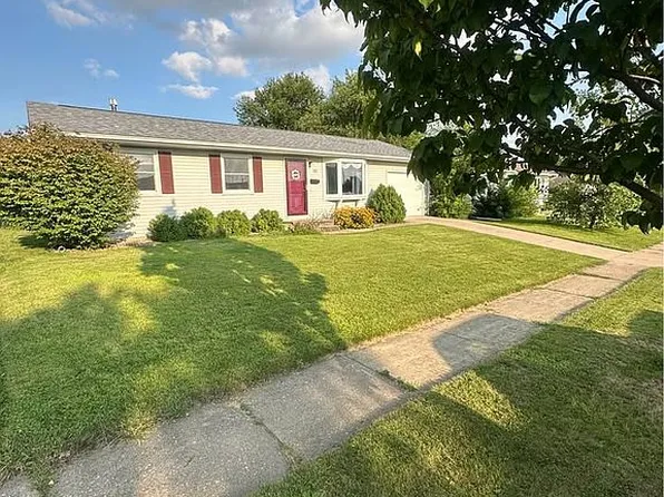 321 Peace Ave NW, Cedar Rapids, IA 52405