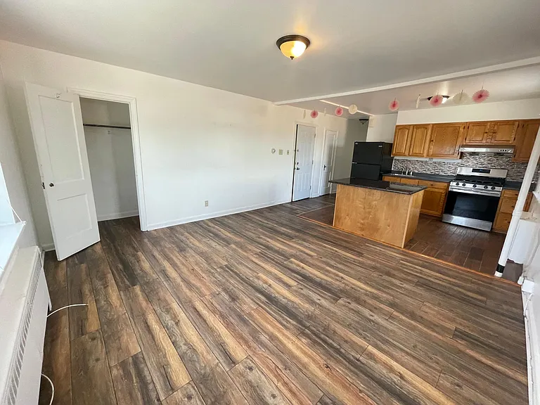2710 Unruh Ave #2 — Photo 8