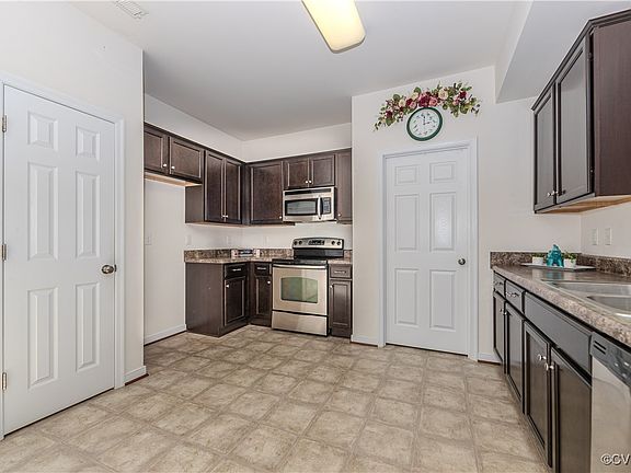 4th image of 9500 Maelee Mews Gln