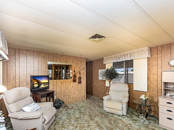 5th image of 3103 Lake Dr