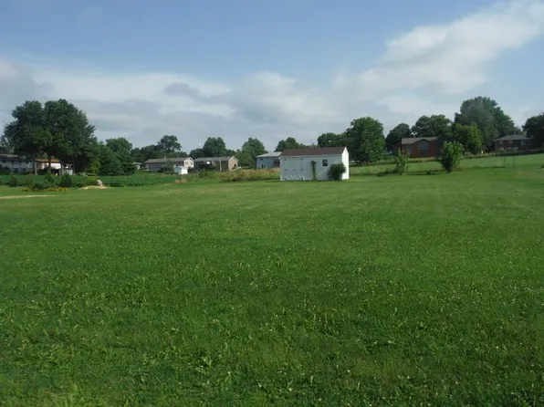 209 Brookside Dr, Parkersburg, IA 50665