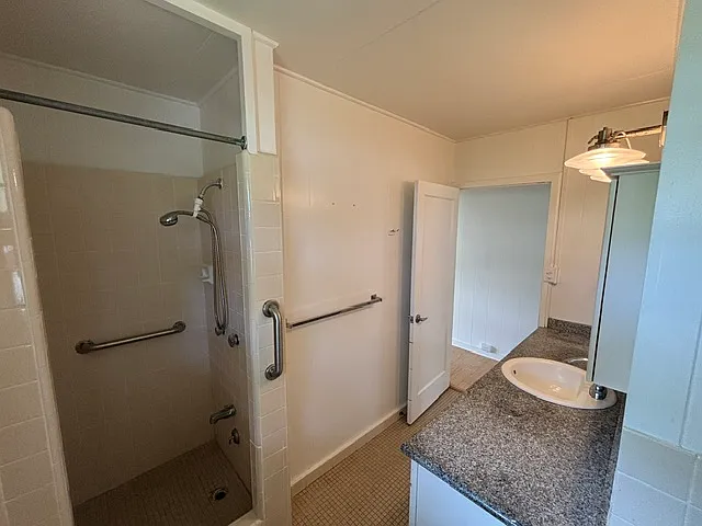 114 Bay St — Photo 9