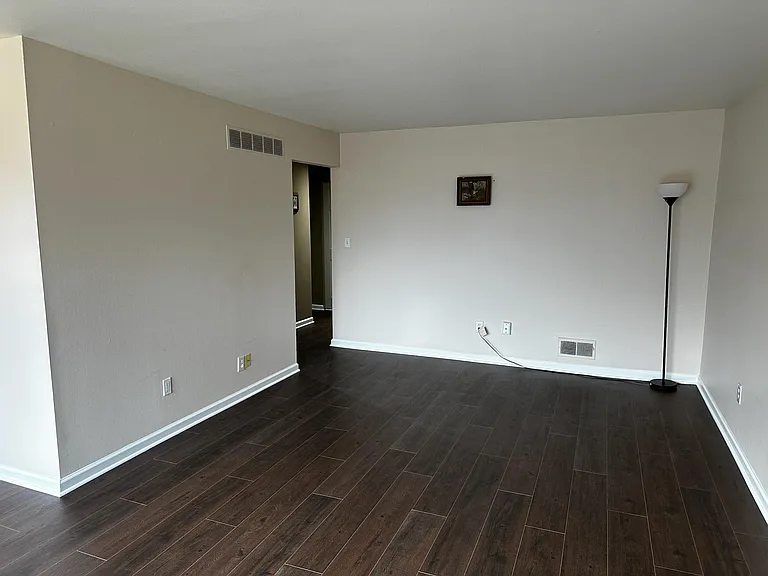 780 E Fox Hills Dr — Photo 14