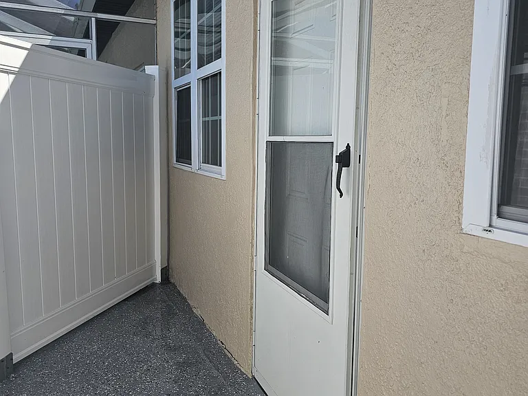 409 Albatross Ct #409B — Photo 3