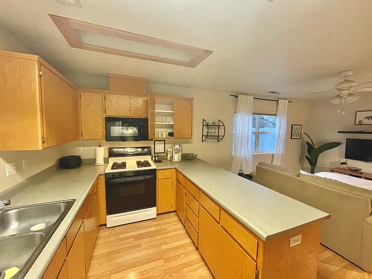 319 W 2nd Ave — Photo 5