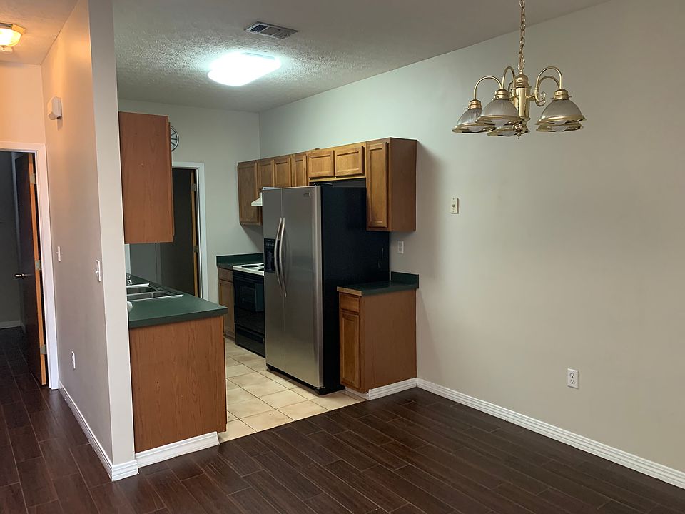 1st image of 34 Chatelaine Cir