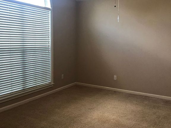4th image of 216 Windsor Garden Dr