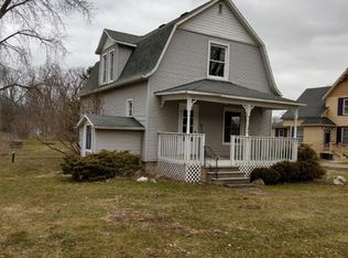 254 W Riverside Dr, Ionia, MI 48846