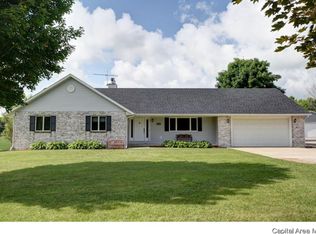 7296 Spring St, Pleasant Plains, IL 62677