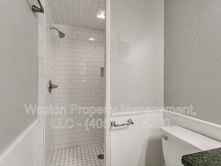1011 Crown Dr — Photo 22