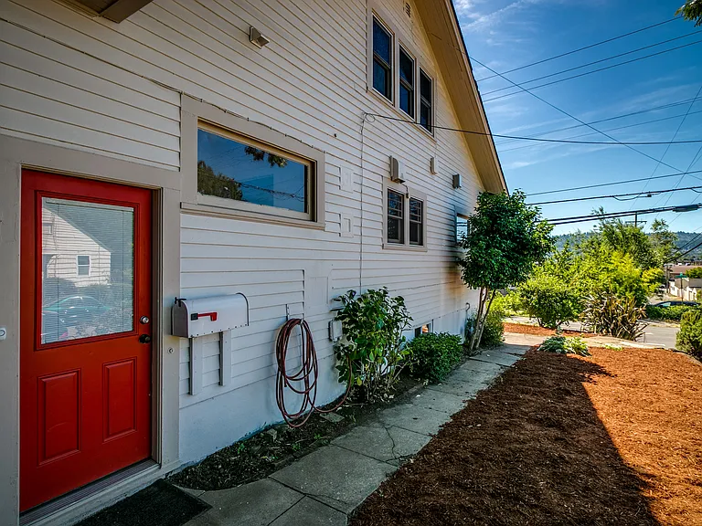 4706 SE 28th Ave — Photo 5