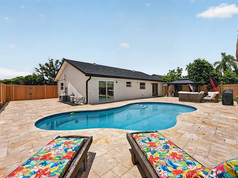 8131 NW 44th Ct — Photo 57