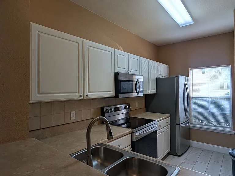4872 NW 42nd Rd #103 — Photo 9