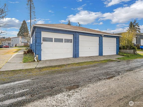 3rd image of 1536 -1538 S Walters Road