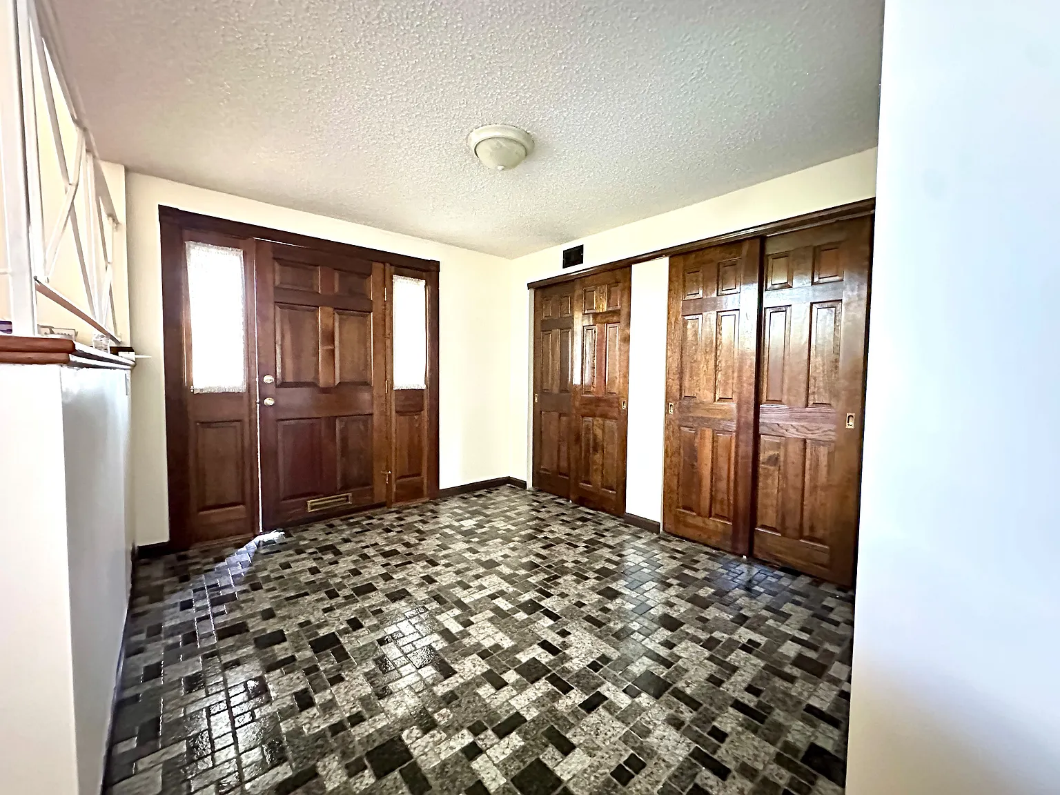 3 bed, 1978 sqft, $3,300 — Photo 4