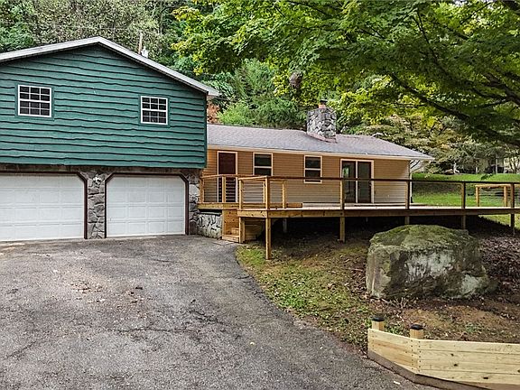 2nd image of 601 Henrie Ln