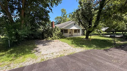 1305 W 5th St Photo 1