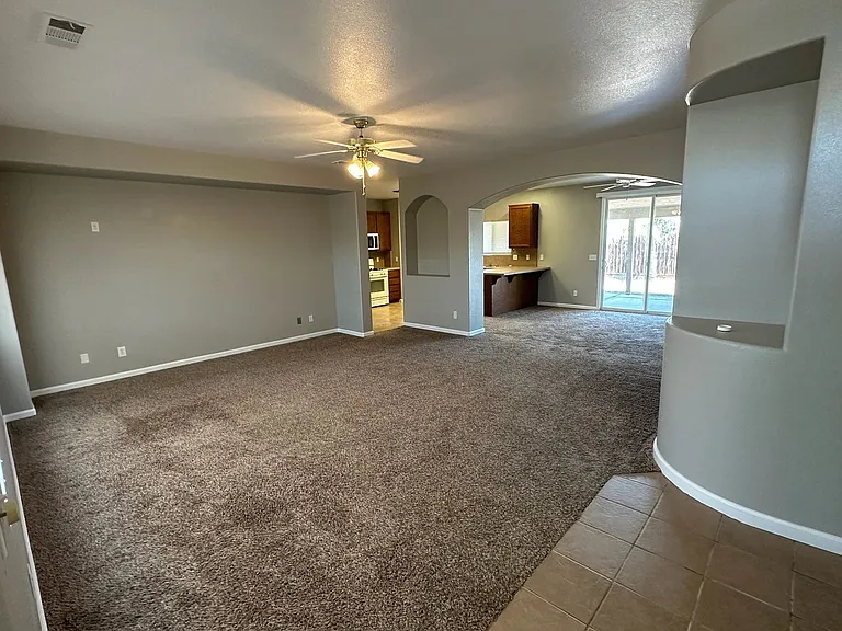 1912 Mount Whitney Ct — Photo 3