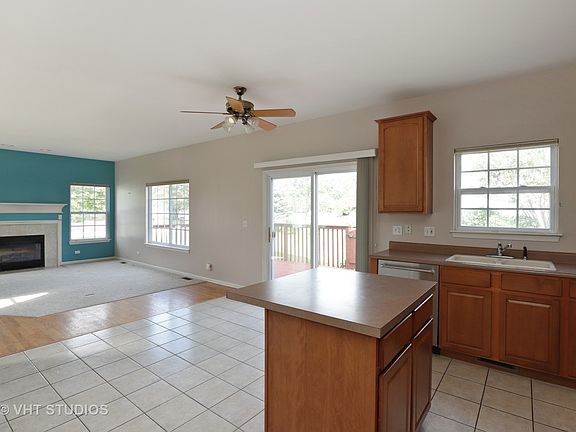 3rd image of 53 W Hague Dr