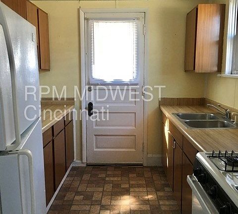 5th image of 1801 Weyer Ave