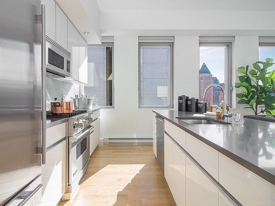 1st image of 554 W 54th St #22D