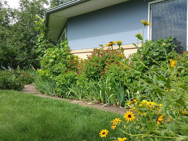 1965 Grape Ave — Photo 3