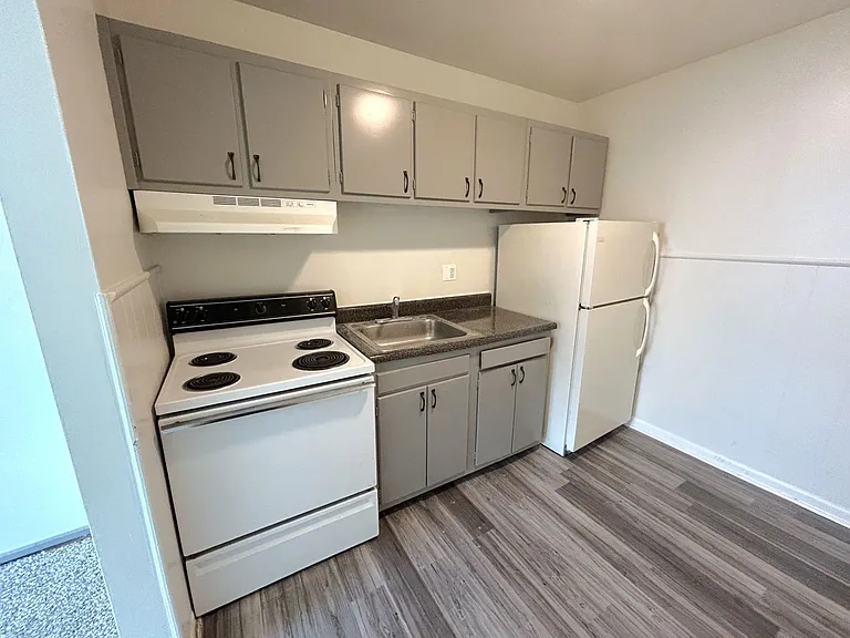 Oakwood Apartments — Photo 10