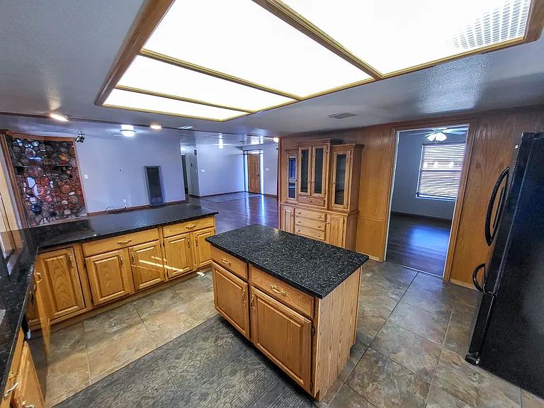25 W Maverick Ln — Photo 6