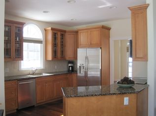 7 Windsor Ln, Andover, NJ 07821