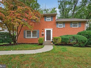 9810 Holmhurst Rd, Bethesda, MD 20817