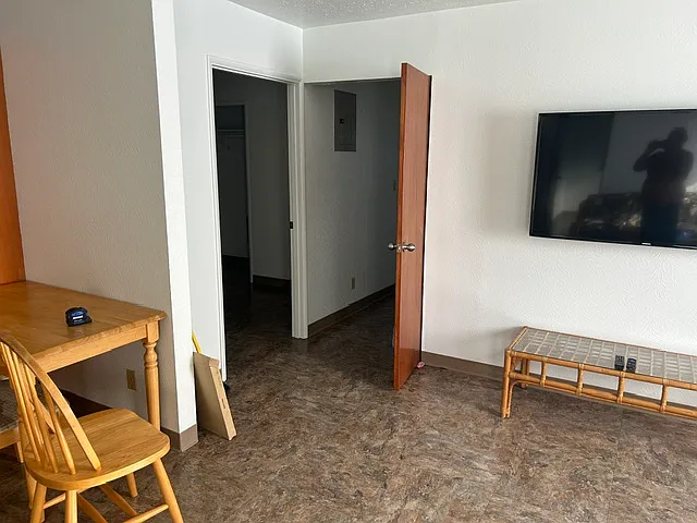 4 bed, 7244 sqft, $1,150 — Photo 4