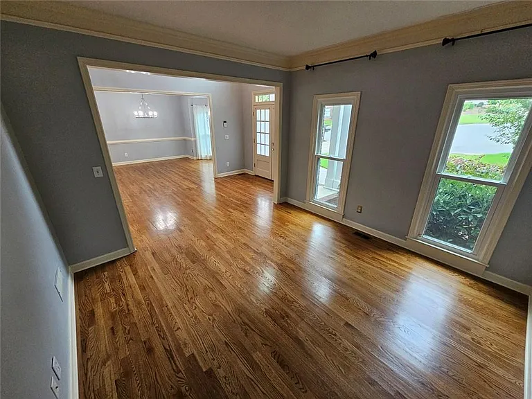 430 Eastbourne Way — Photo 7