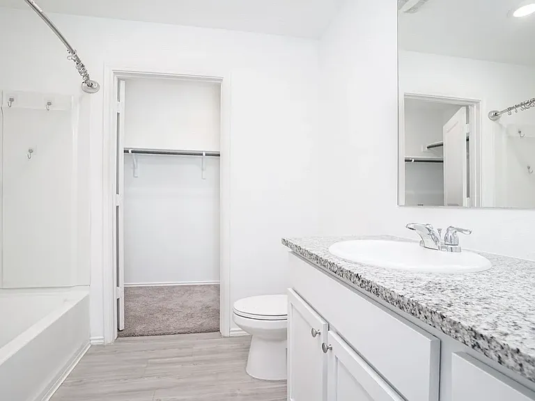 4510 Glades Way — Photo 7