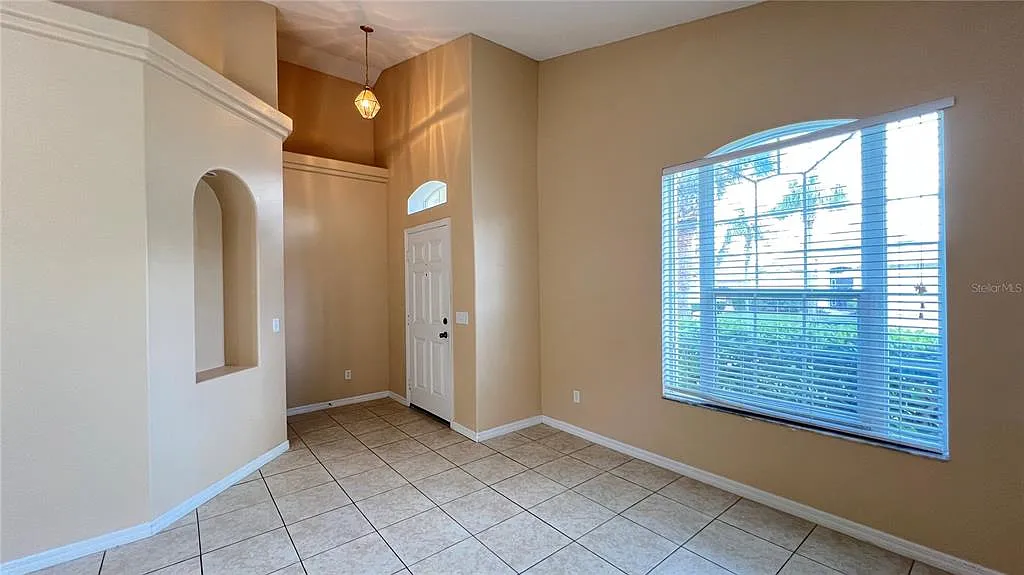 4 bed, 3.0 bath, 1942 sqft, $2,295 — Photo 4