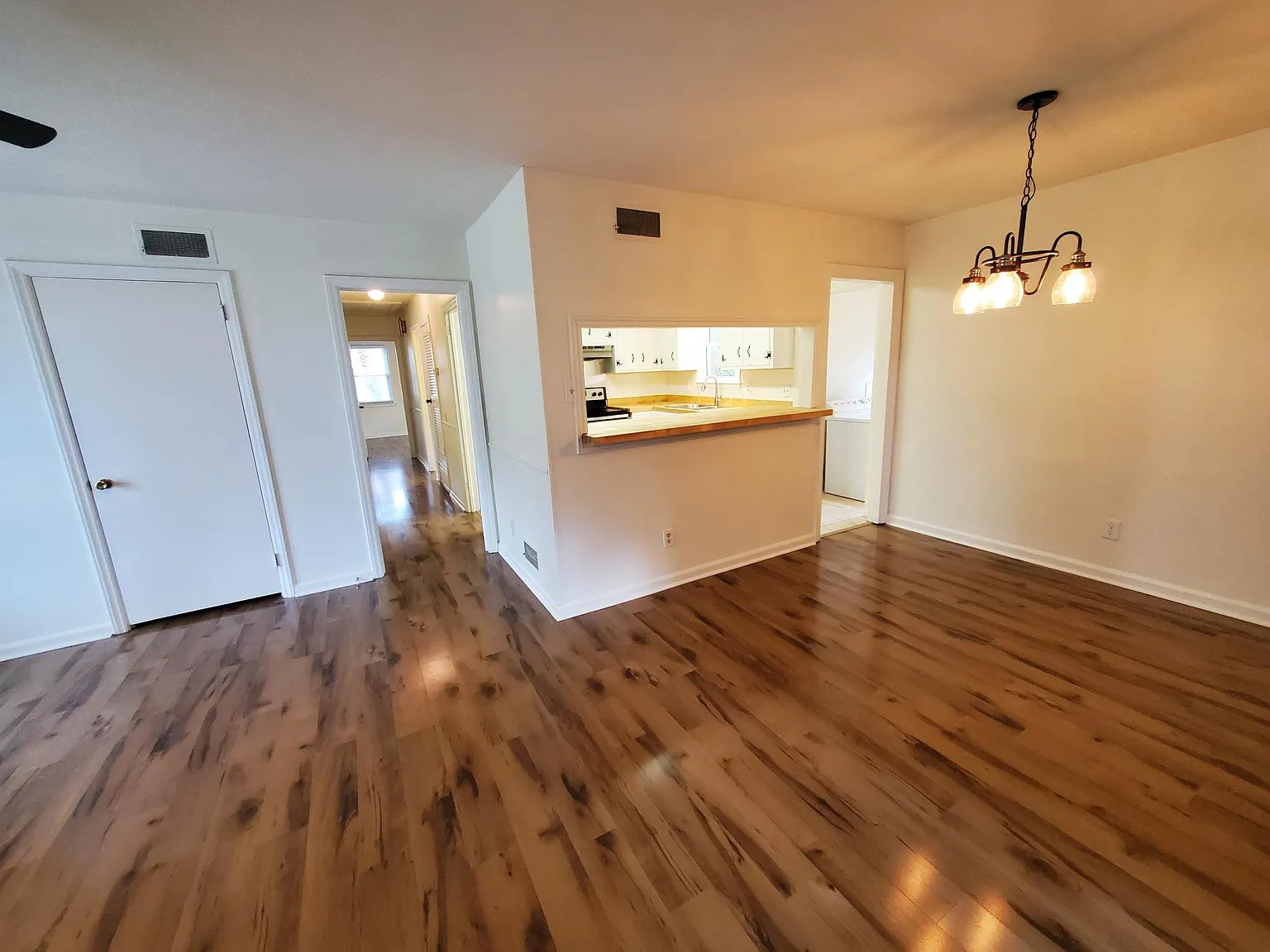 3 bed, 1.5 bath, 1500 sqft, $2,750 — Photo 3