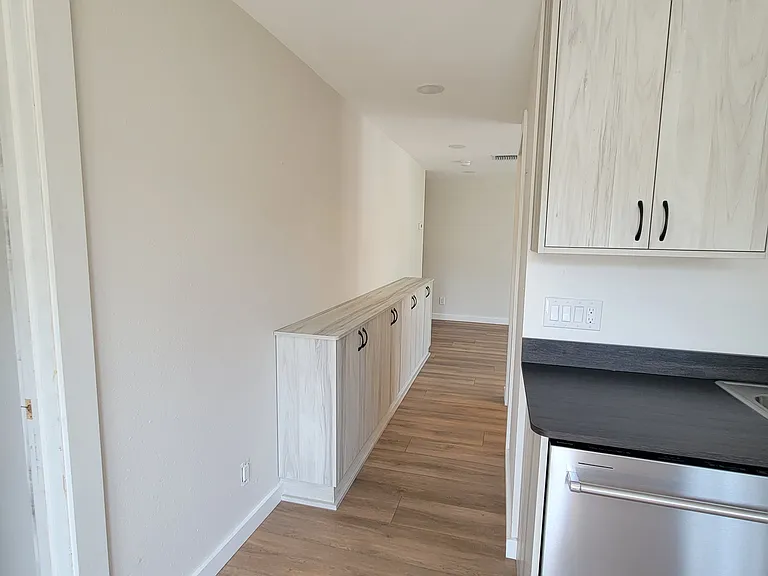 619 Earle Ave N #4 — Photo 3