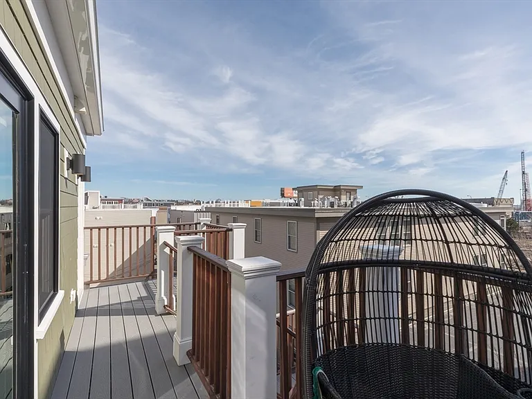 331 Chelsea St #4 — Photo 15