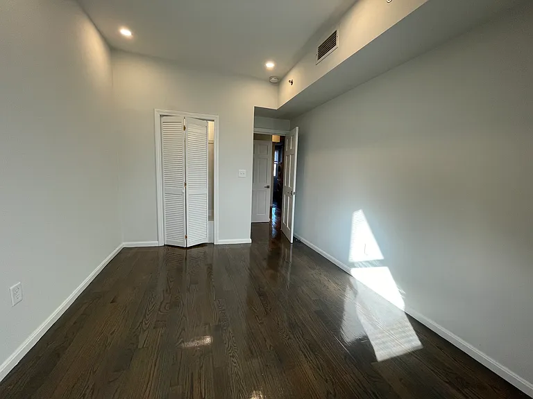 1406 Beacon St #6 — Photo 6