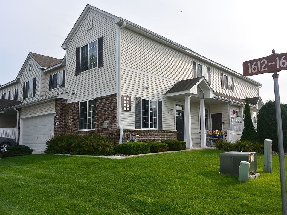 End unit townhome on corner 