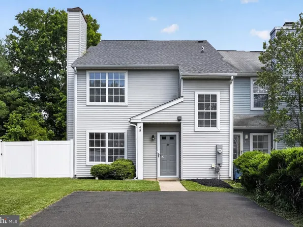 48 Bark Hollow Ln, Horsham, PA 19044