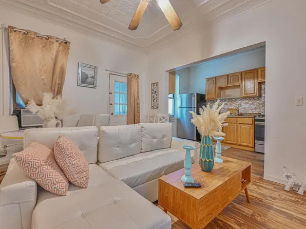22 Chestnut Street image 3 of 9