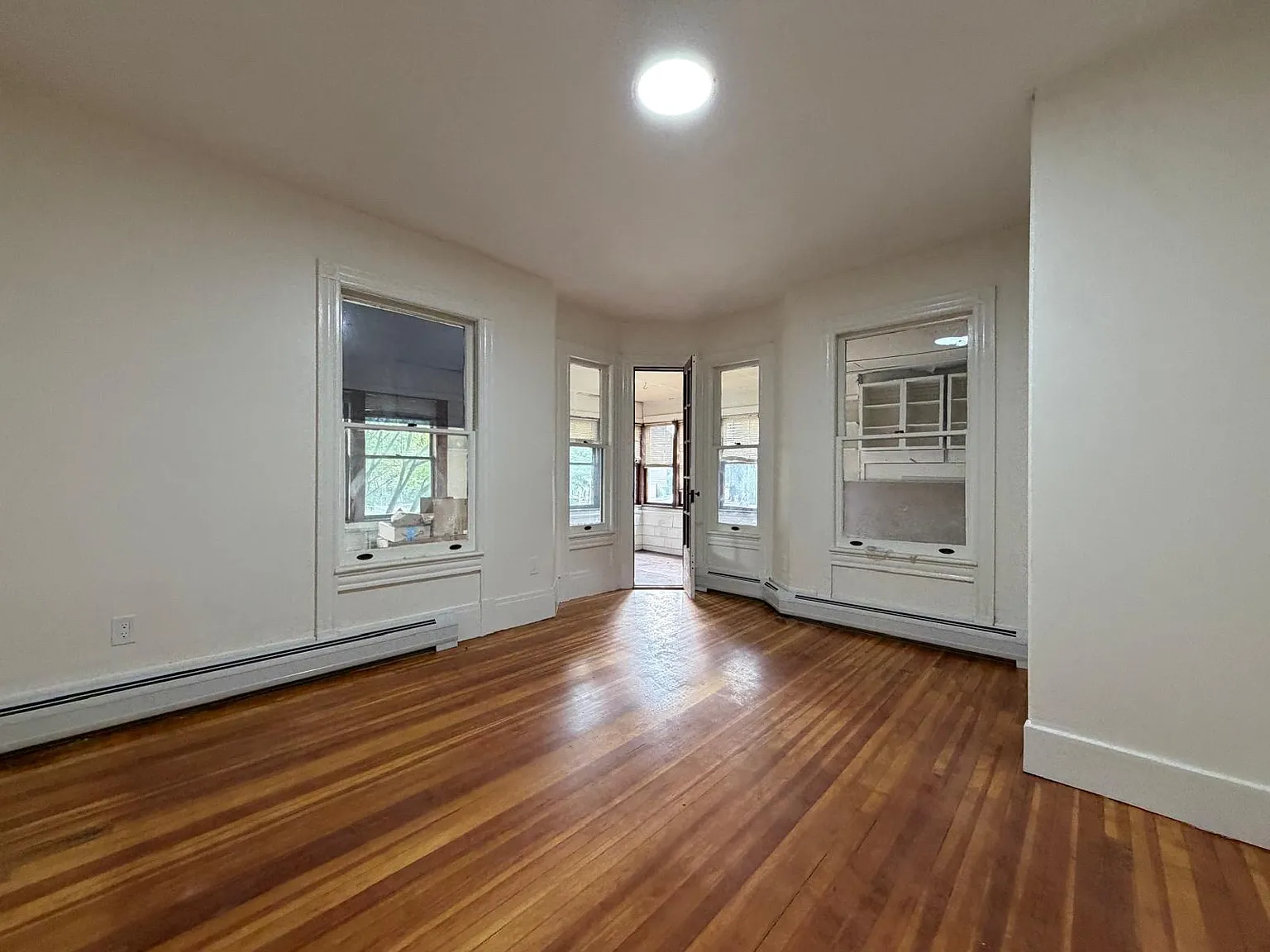 4 bed, $4,000 — Photo 3