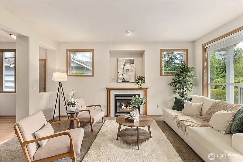 3 bed, 1389 sqft, $2,800 — Photo 2