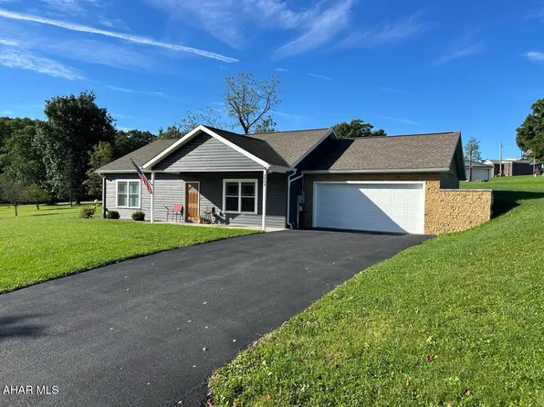 2242 Charcoal Dr, Hollidaysburg, PA 16648