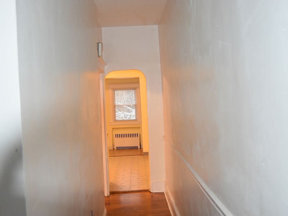 Hallway to kitchen or bedroom
