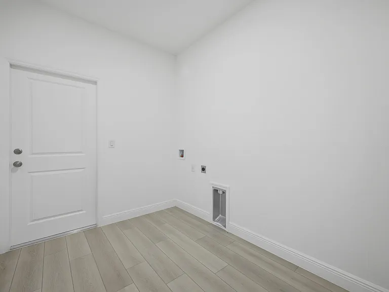 8010 Sandalwood Ln — Photo 21