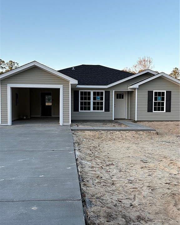1st image of 82 Meadowood Dr